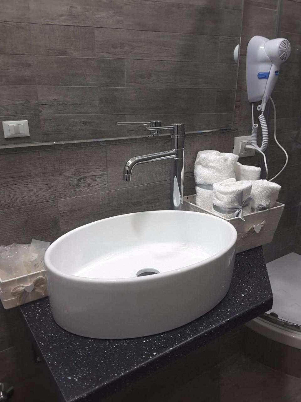 B&B Abatjour - Ambiente Sanificato - Test Antilegionella Assolto Foggia Exterior photo